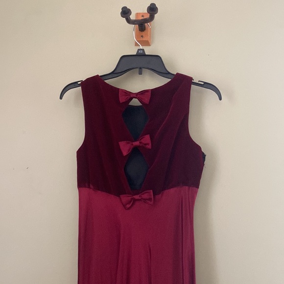 Long Burgundy Prom Dress, has slight tear under the left arm. - Picture 2 of 5